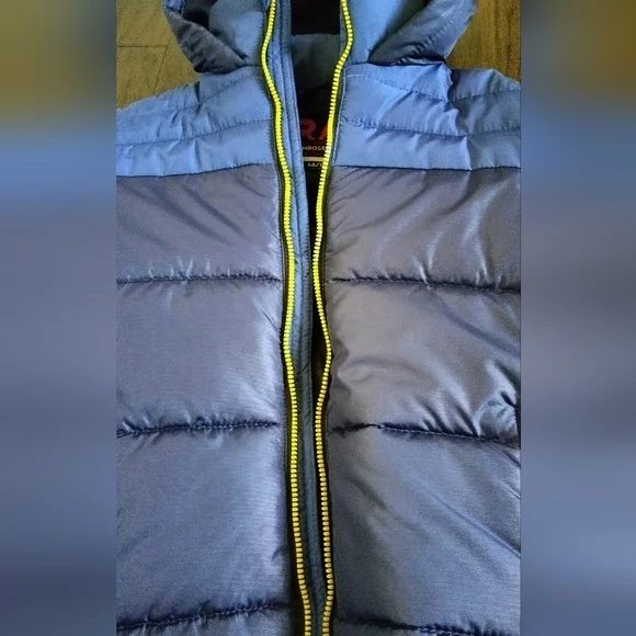 Puffer Jacket. NWT. - Picture 8 of 16